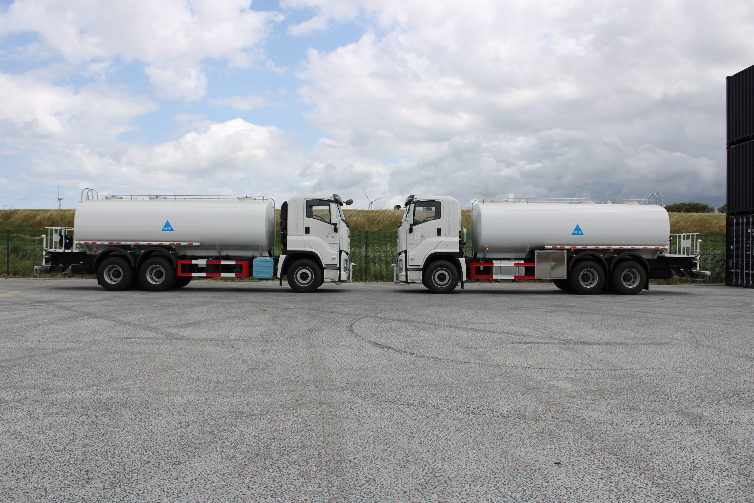 Isuzu GIGA 6×4 water tank truck