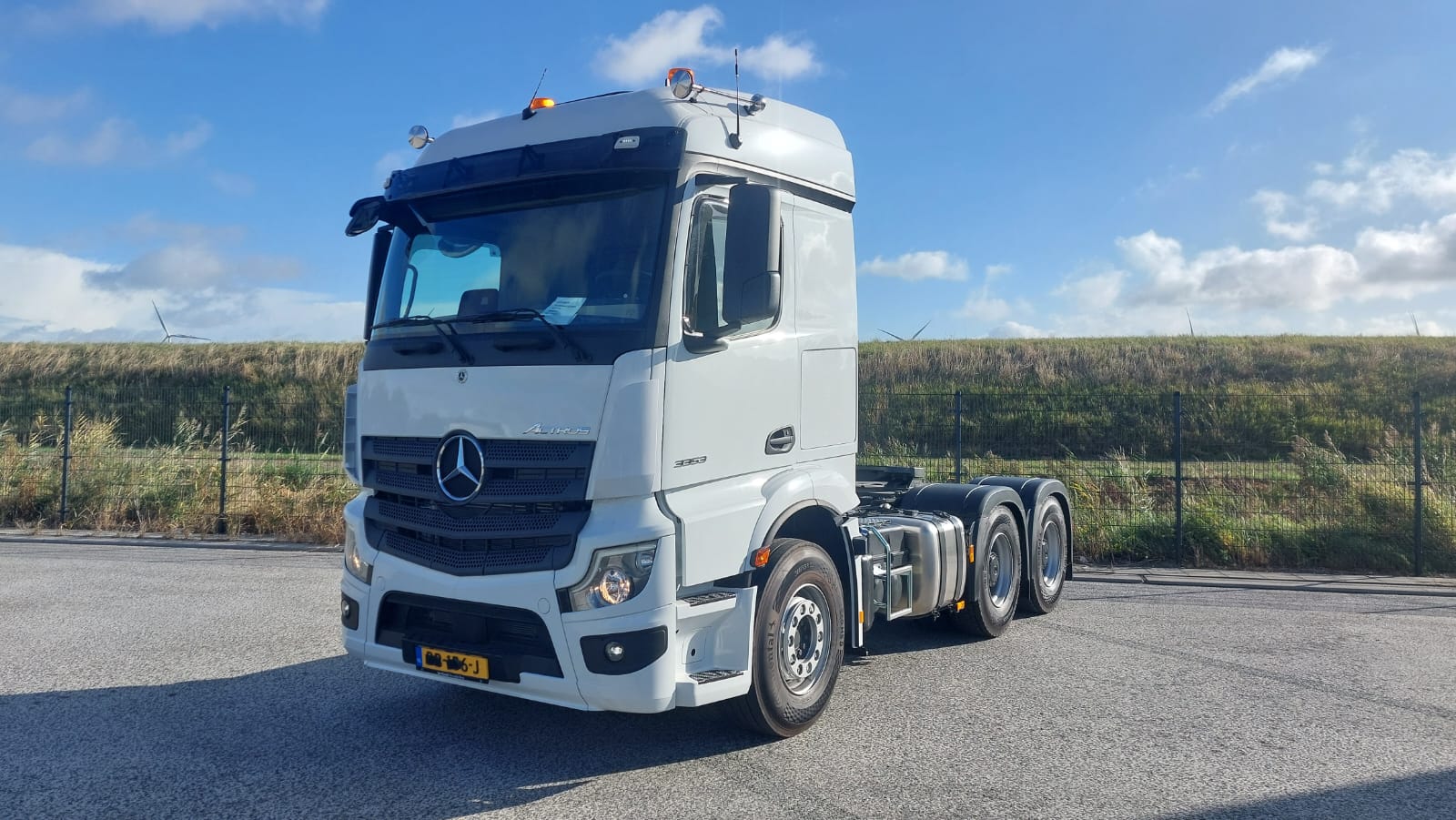 Mercedes Benz Actros 3353