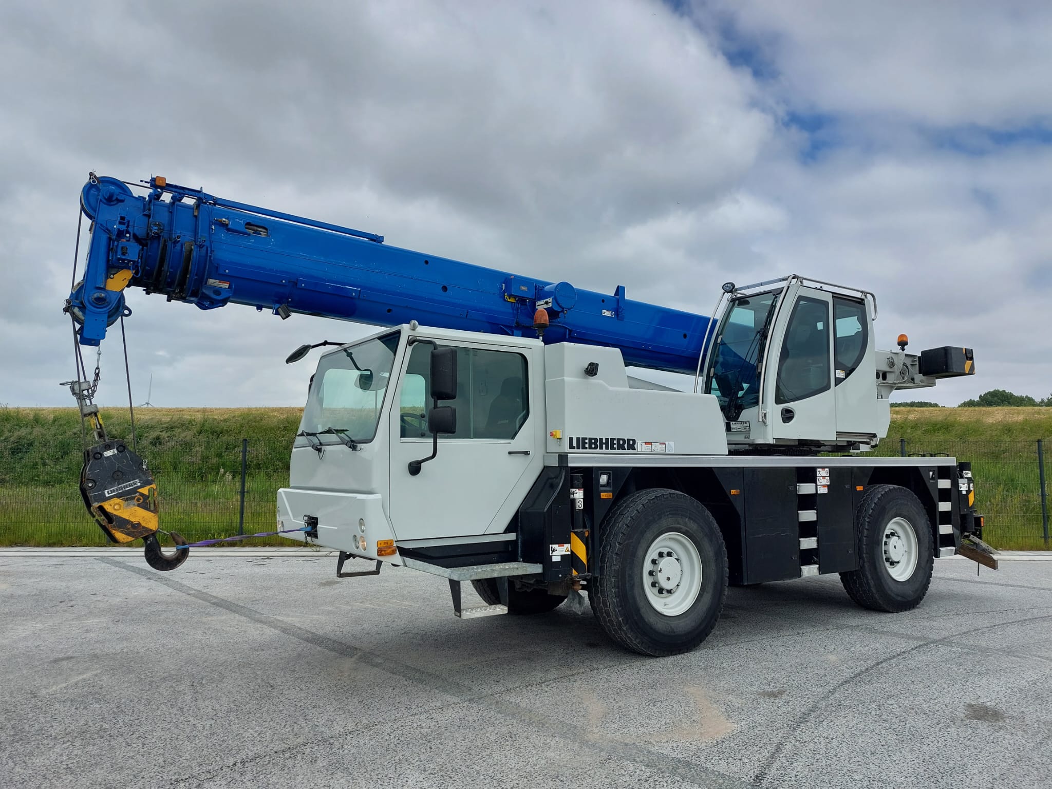 LIEBHERR 1030-2.1