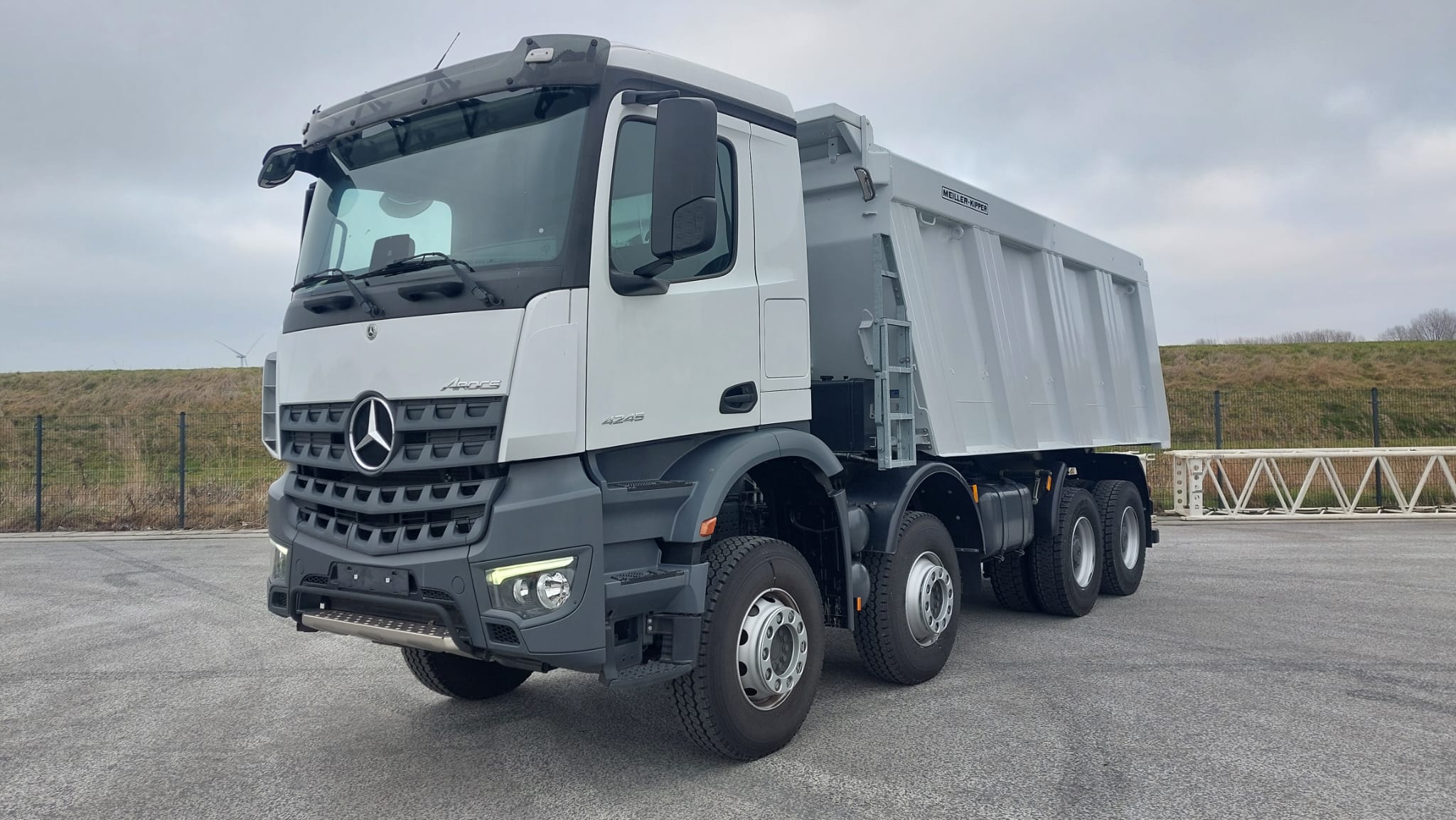 Mercedes-Benz 4245 K 8×4 Meiller Kipper