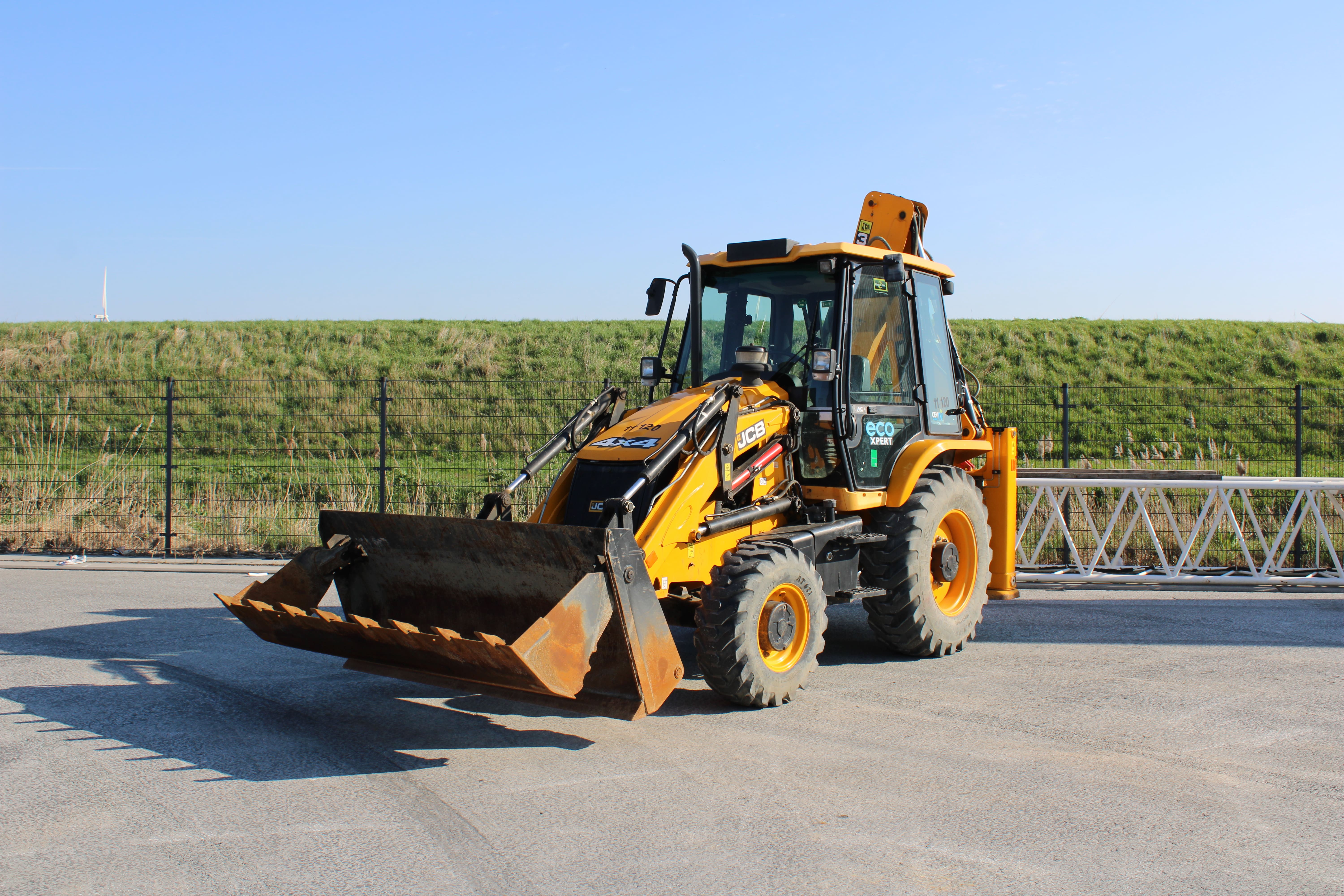 JCB 3DX