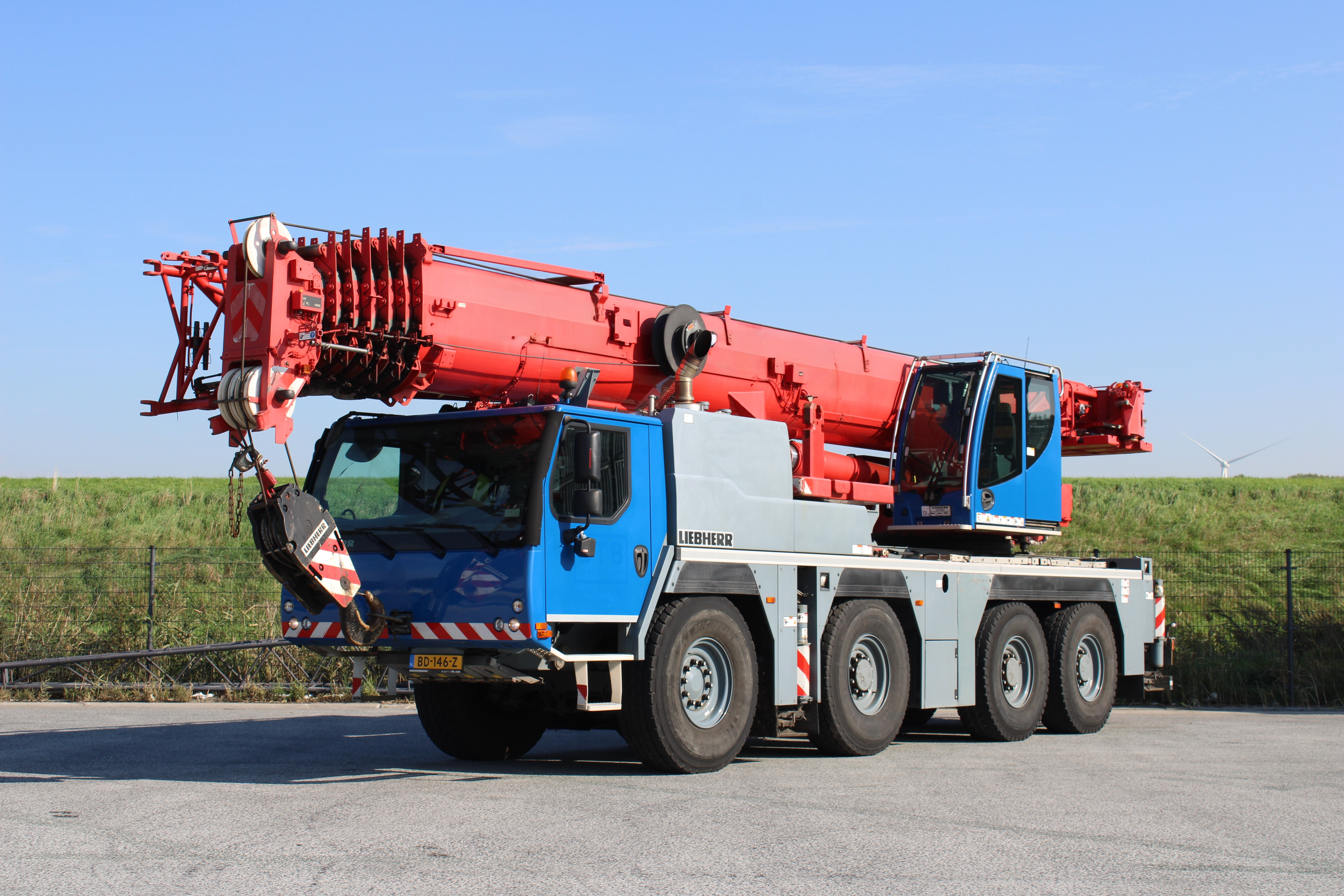 Liebherr LTM1090-4.2